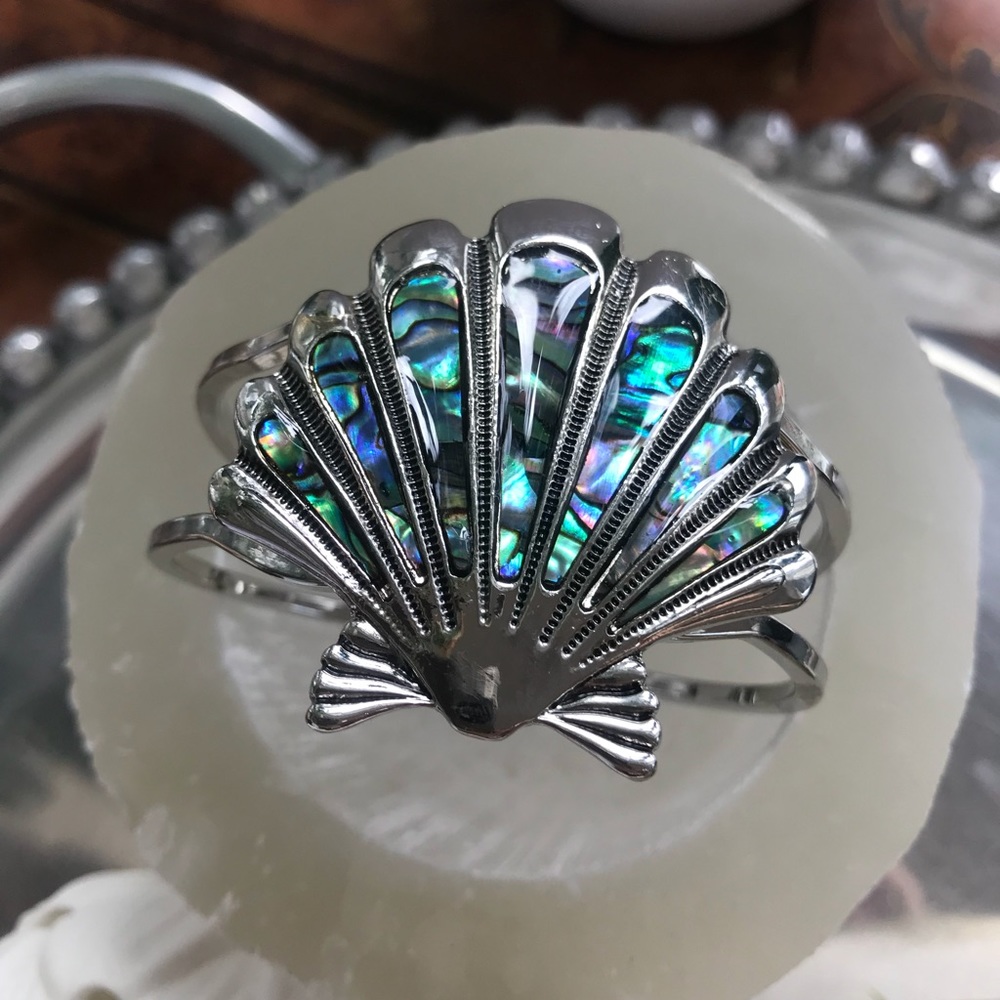 Scallop Shell Silvertone Hinged Bangle - image 3